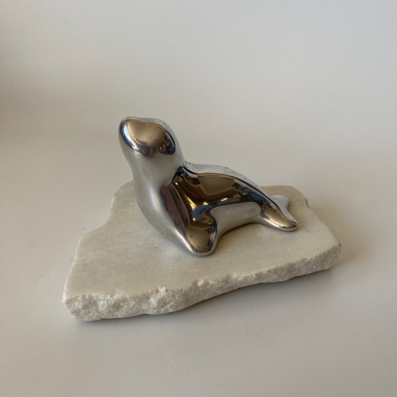 Vintage HASELTON Sculpture Seal Puppy: Aluminum, Marble Base, Signed, Collectibl - Picture 9 of 16